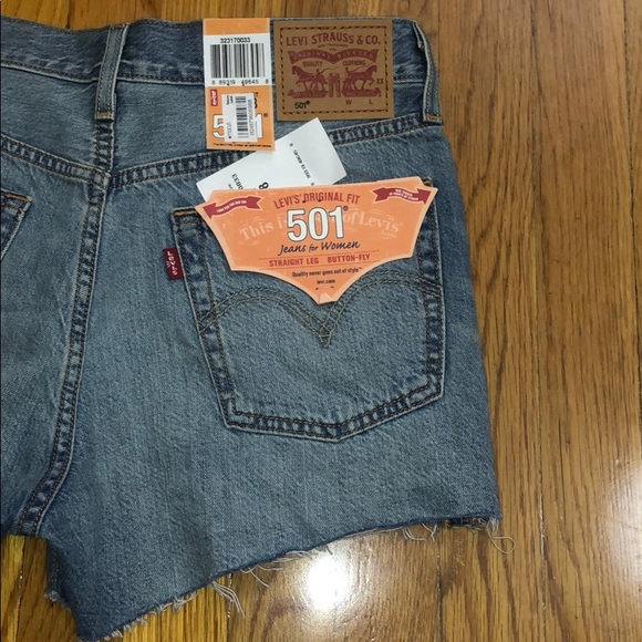 Levi’s 3” inseam denim shorts - Picture 8 of 8
